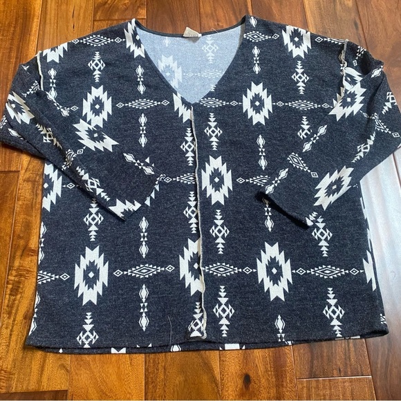Women's BiBi  Pull Over V-Neck Sweater - Large - Aztec Print - Picture 1 of 6